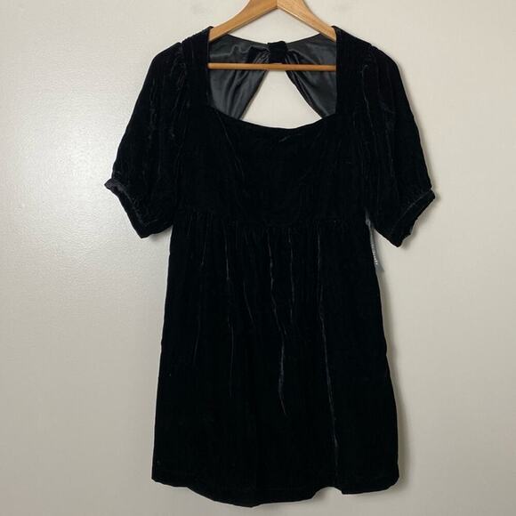 ModCloth Dress Crushed Black Velvet Babydoll Mini with Bow Twist Back Size 4 - Picture 2 of 13